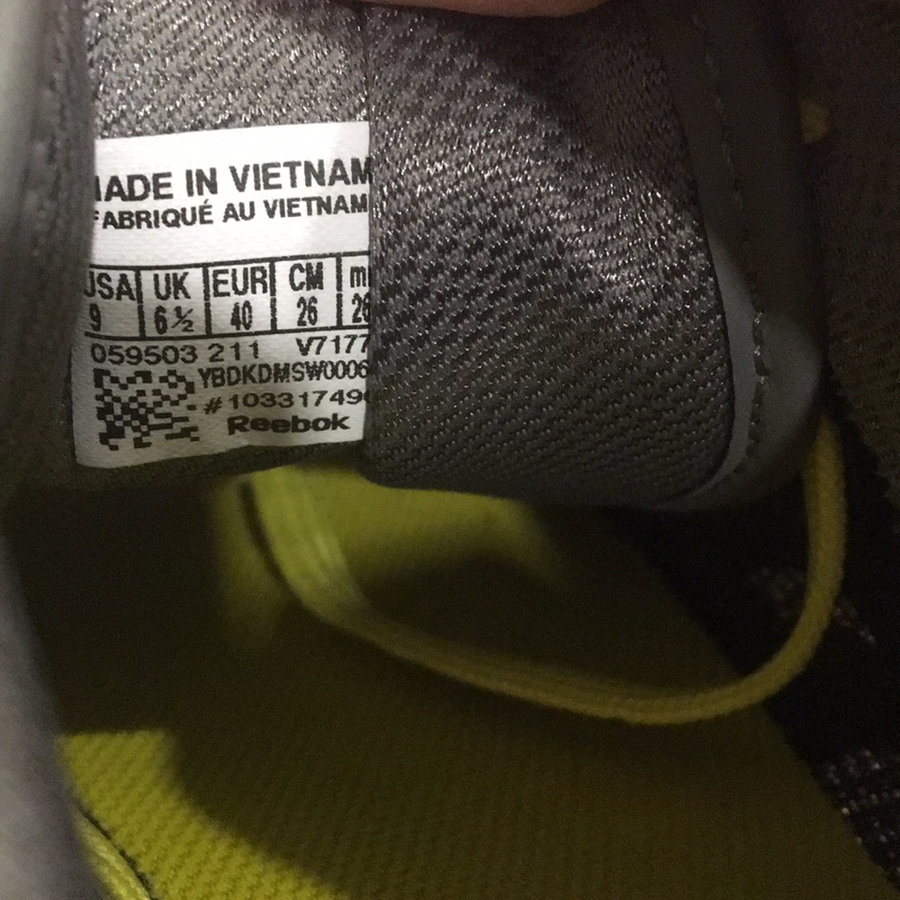 Running shoes - Picture 2 of 4